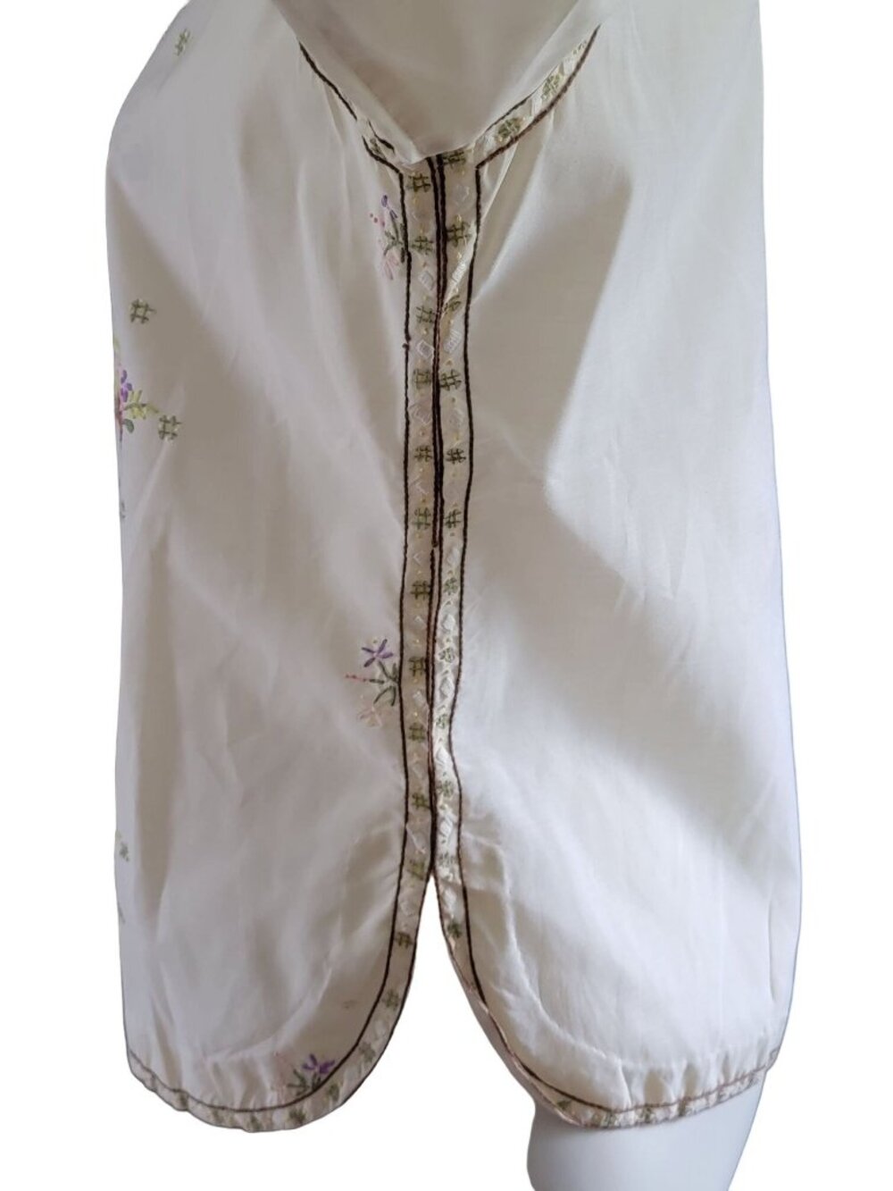 Vintage Hand Embroidered Floral Blouse Size 38 Medium Cream Cottagecore Top - Picture 7 of 11